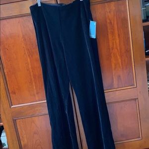 NWT —- Plus size Lyssè black velvet pants.